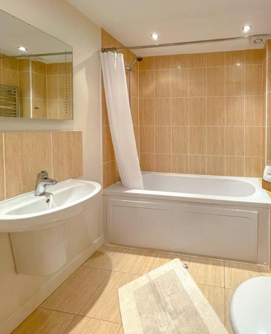 Soho Beach Apartment With Fabulous Sea View And 2 Minutes To The Beach With Free Parking And Netflix Bournemouth Exterior photo