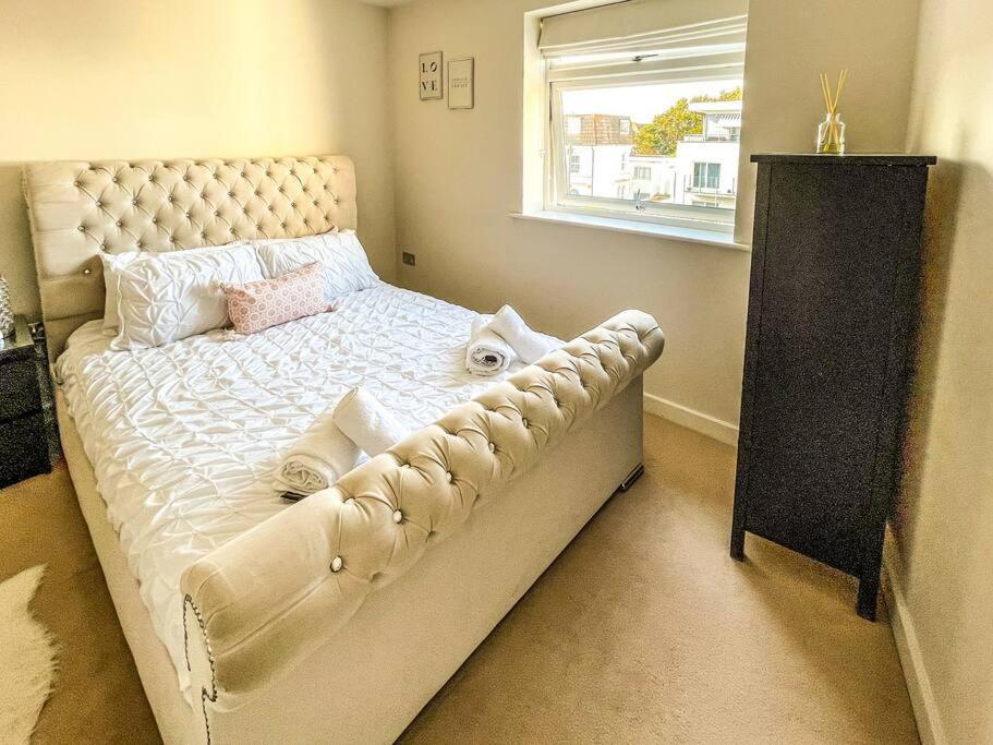 Soho Beach Apartment With Fabulous Sea View And 2 Minutes To The Beach With Free Parking And Netflix Bournemouth Exterior photo